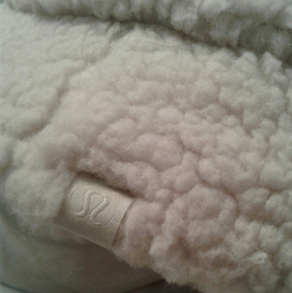 NWT Lululemon Textured Fleece sherpa  Bucket Hat Cap natural ivory L/XL Unisex - Picture 6 of 6